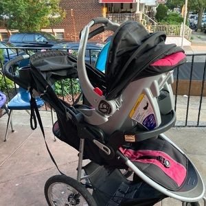 Three wheel stroller with car seat